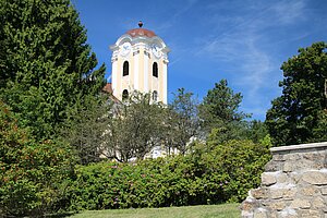 Rosenau-Schloss, Schloss- und Pfarrkirche hll. Dreifaltigkeit, barocker Zentralbau 1739 geweiht, 1767-68 Zubau der Querarme und der Sakristei