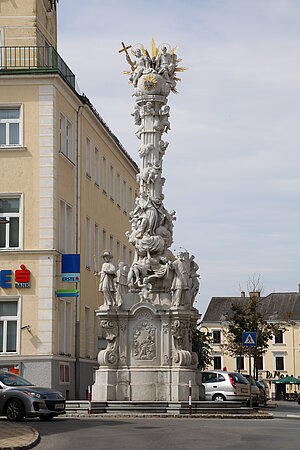 Zistersdorf, Pestsäule in der Stadtmitte, 1747