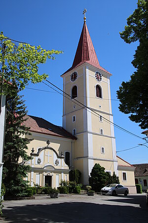 Hadres, Pfarrkirche hl. Michael, in der ersten Hälfte des 18. Jh.s barockisierter Bau