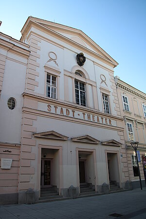 Wiener Neustadt, Herzog-Leopold-Straße Nr. 17-19, Stadttheater