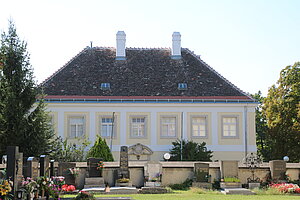 Gerasdorf, Pfarrhof, 1730 unter Adam Anton Graf Grundemann errichtet