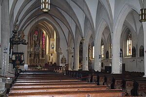 Korneuburg, Pfarrkirche hl. Ägydius, Blick in das Hauptschiff