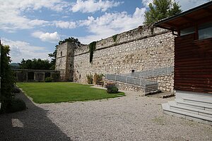 Burg Neuhaus, nach Zerstörung durch die Osmanen 1694 Errichtung einer Glasfabrik