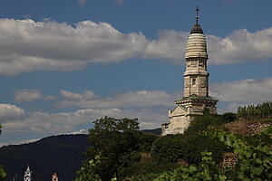 Oberloiben, Sog. Franzosendenkmal, 1905 von Friedrich Schachner errichtet im Gedenken an die Schlacht bei Loiben