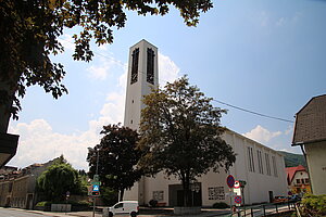 Traisen, Pfarrkirche Jesus Christus, Erlöser der Welt, 1961-62 nach Plänen von Erwin Koch errichtet