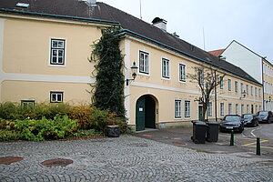 Tulln, Kirchengasse Nr. 32, Alte Schule, urk. 1547 Schule, Umbauten 1579 und 1777