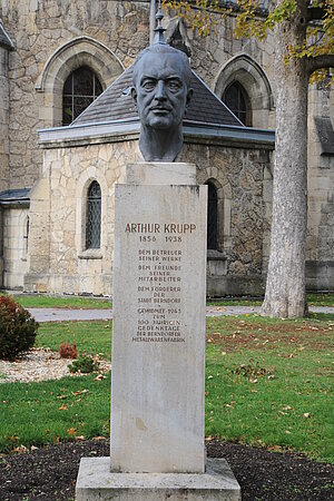 Berndorf, Theaterpark, Denkmal für Arthur Krupp