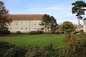 Rohrau, Schloss Harrach, Ausbau nach Türkenkriegen, 1688 und 1722 Umbauten