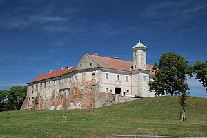 Jedenspeigen, Schloss Jedenspeigen, frühbarocke Anlage, im 17. und 19. Jh. mehrfach verändert