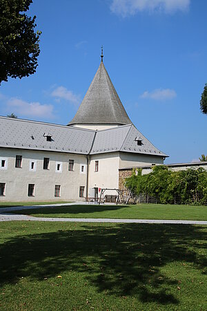 Ottenschlag, ehemaliges Wasserschloss, 1523 unter Wolfgang von Rogendorf begonnen