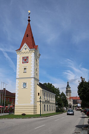 Wallsee, Rathaus in der Mitte des Hauptplatzes, nach 1879