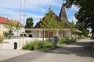 Aderklaa, Filialkirche zur Schmerzhaften Muttergottes, in der Angermitte, Kurt Eckel, 1963-65