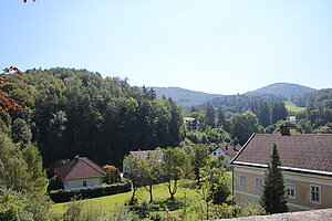 Kaumberg, Blick vom Kirchberg über den Markt