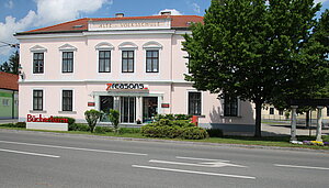 Absdorf, Hauptplatz - ehem. Volksschule, 1878, jetzt Oskar Mann Heimatmuseum