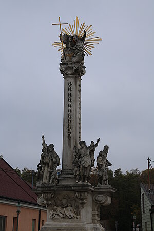 Bockfließ, Dreifaltigkeitssäule auf kleinem Platz, 1729, Stiftung Abensberg-Traun