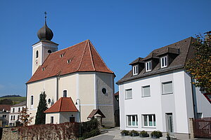 Hollenthon, Pfarrkirche Mariae Himmelfahrt, ehemalige Wehrkirche, nach Zerstörung 1683 wiedererrichtet und barockisiert, 1745-1749 nuerlich barockisiert