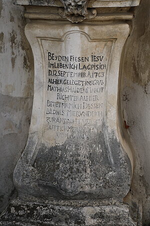 Rohrau, Pfarrkirche hl. Veit, Grabmal der Eltern Joseph Haydns, Marktrichter Mathias, gest. 1763 und Maria Anna