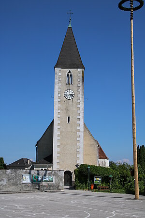 Hafnerbach, Pfarrkirche hl. Zeno am südlichen Anger, im Kern romanisch, 13. Jh., mehrfache Um- und Zubauten