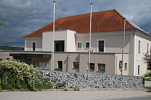 Jaidhof, Gemeindezentrum