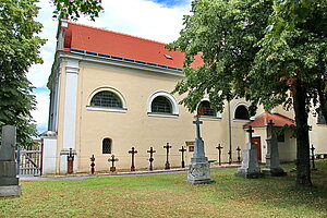 Neusiedl an der Zaya, Pfarrkirche hll. Petrus und Paulus, barocker Bau von 1740, Um- und erweiterungsbau 1844