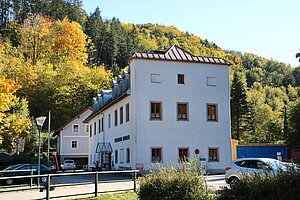 St. Anton an der Jeßnitz, Töpper'sche Bruderlade, jetzt Heimatmuseum, im Kern 16. Jh., von Andreas Töpper 1869 zu Heim für alte und kranke Mitarbeiter ausgebaut