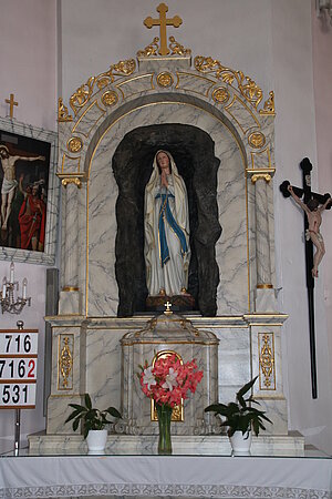 Eggern, Pfarrkirche hl. Ägyd, Seitenaltar mit Maria von Lourdes, 1895