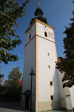 Pfaffstätten, Pfarrkirche hl.. Petrus und Paulus, romanische Saalkirche mit spätgotischem Turm