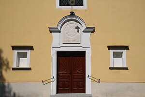 Seefeld, Pfarrkirche hl. Anna, im Kern mittelalterlicher Bau, 1726 umgebau