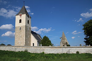 Zellerndorf, Pfarrkirche Hll. Philipp und Jakob mit Karner und Friedhof