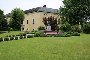 Ruprechtshofen, Pfarrhof am Kirchenplatz