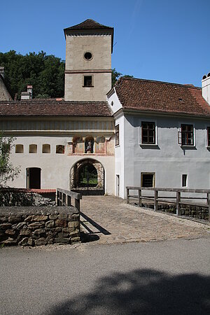 Aggsbach Dorf, ehem. Kartause, Zugang über Torturm