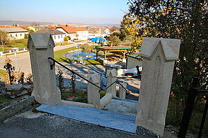 Glaubendorf, Blick auf den ehemaligen Anger von der Kirchenstiege aus