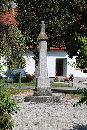 Grafenschlag, Pranger auf dem Hauptplatz, Anfang 17. Jh., 1894 neu errichtet