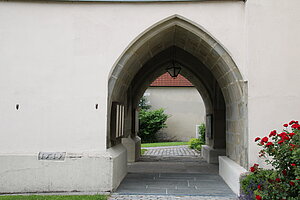 Kilb, Pfarrkirche Hll. Simon und Judas, Vorhalle im Erdgeschoß des Turmes