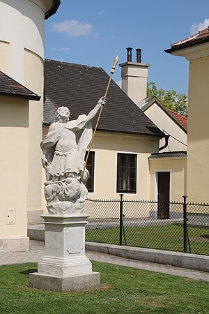 Absdorf, Hauptplatz - Hl. Mauritius, 1724 von Graf Hardegg gestiftet