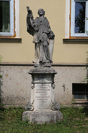 Königsbrunn am Wagram, Hl. Johannes Nepomuk, vor der Schule, 1756