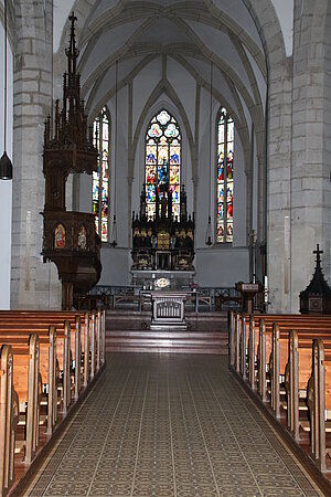 Melk, Pfarrkirche Pfarrkirche Mariä Himmelfahrt,  spätgotische Staffelhallenkirche, Blick Richtung Hochaltar