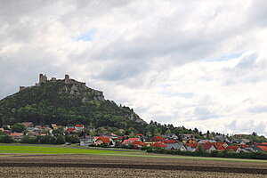 Ruine Staatz und Markt