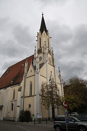 Melk, Pfarrkirche Pfarrkirche Mariä Himmelfahrt, barockisierte spätgotische Staffelhallenkirche, nach Brand 1847 neogotischer Rutmvorbau