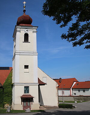 St. Valentin-Landschach, Pfarrkirche hl. Valentin, im Kern romanische Kapelle, um 1300  Kirchenneubah, 1989/90 Erweiterungsbau nach Norden nach Plänen von Reinhard Gieselmann
