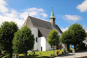 Mönichkirchen, Pfarrkirche Maria Namen, aus frühgotischem Saalbau entstanden, Umbauten und Erweiterungen in Spätgotik, 18. und 20. Jh.