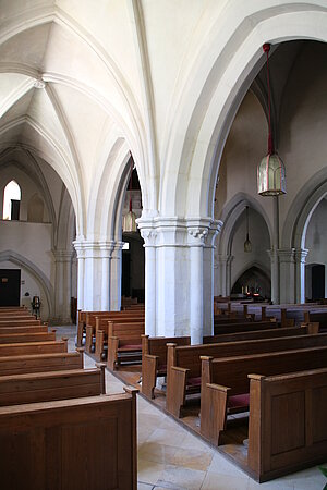 Pyhra, Pfarrkirche hl. Margareta, Blick vom Langhaus in das Seitenschiff