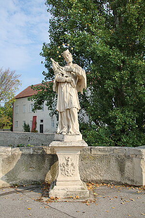 Traiskirchen, Pfarrhofbrücke - Hl. Johannes Nepomuk, 1716