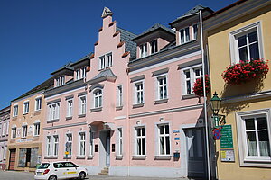 Raabs an der Thaya, ehemaliges Hotel "Weißes Rössl", 1911 errichtet