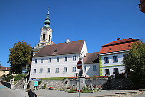 Groß-Siegharts, Blick vom Hauptplatz Richtung Innerer Markt mit Pfarrkirche