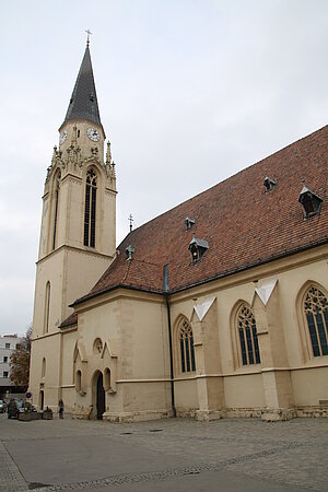 Korneuburg, Pfarrkirche hl. Ägydius, gotische Staffelkirche, 14. Jh., mit neugotischer Westfassade mit Turm