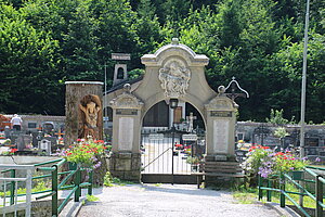 St. Anton an der Jeßnitz, Friedhofsportal, nach 1785, zu  Kriegerdenkmal 1930 umgestaltet