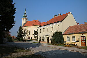 Schönkirchen, Pfarrkirche und Pfarrhof