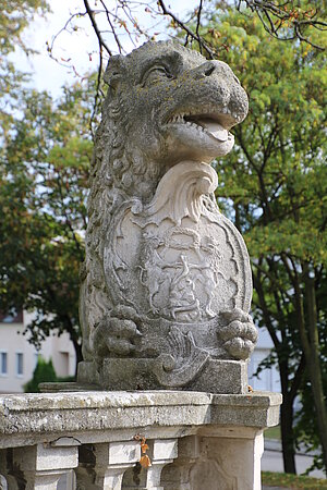 Guntersdorf, ehem. Wasserschloss in der Ortsmitte, 2. Hälfte 16. Jh., Drache von der Brückenbalustrade