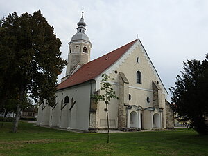 Zistersdorf, Wallfahrtskirche Maria Moos, romanische Ostturmkirche, Blick auf die Westfassade